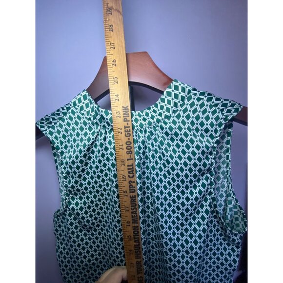 H & M Green Diamond Print Sleeveless Blouse Back Tie Detail Light & Comfortable - Picture 4 of 7